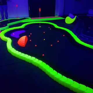 BLACKLIGHT MINI GOLF 11 BLACKLIGHT GLOW GOLF
