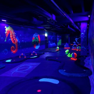 BLACKLIGHT MINI GOLF 15 MainEvent Mjolby 1 320x320 1