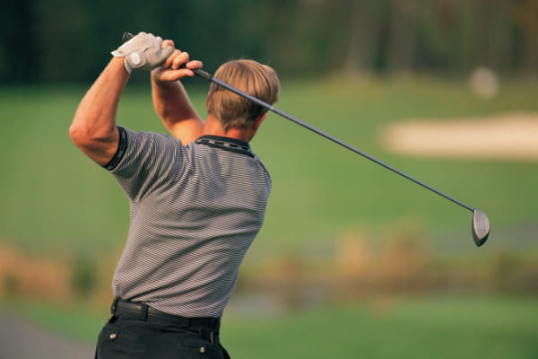 Những vấn đề về lưng cũng thường xuyên gặp phải khi chơi golf