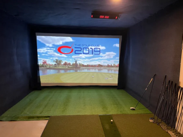 Phòng golf mô phỏng 3D sử dụng cảm biến golf Uneekor XO