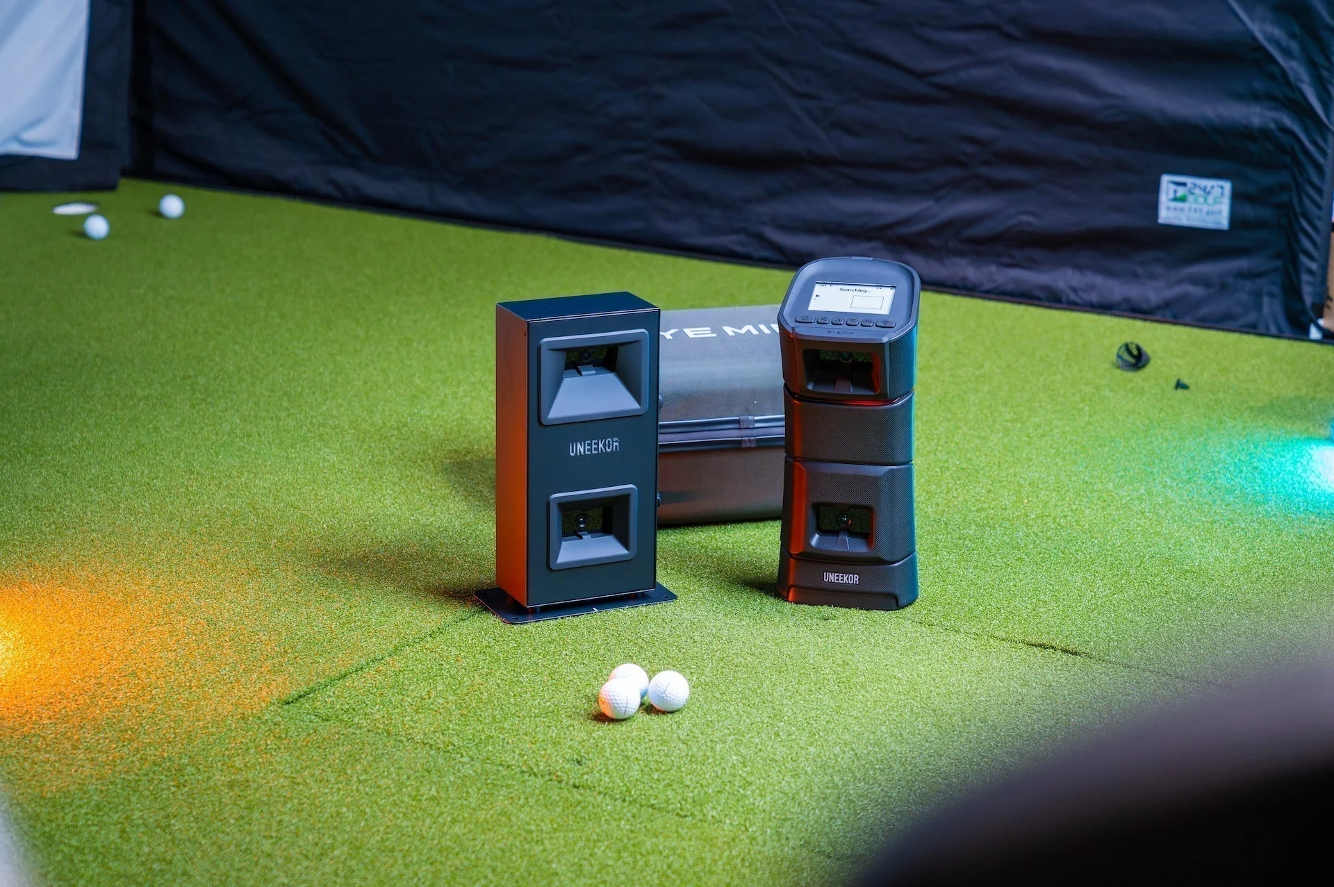 Eye Base Mini 4 điểm khác nhau giữa Uneekor EYE MINI vs EYE MINI LITE - Golfcons